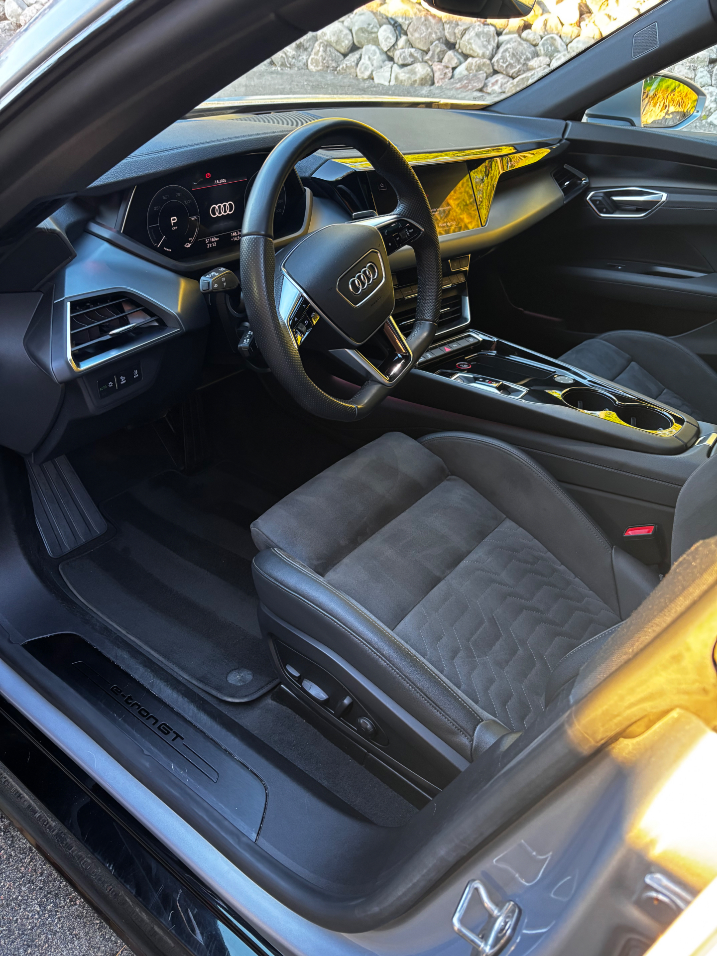 Audi e-tron GT:n ohjaamo sisäpesun jälkeen