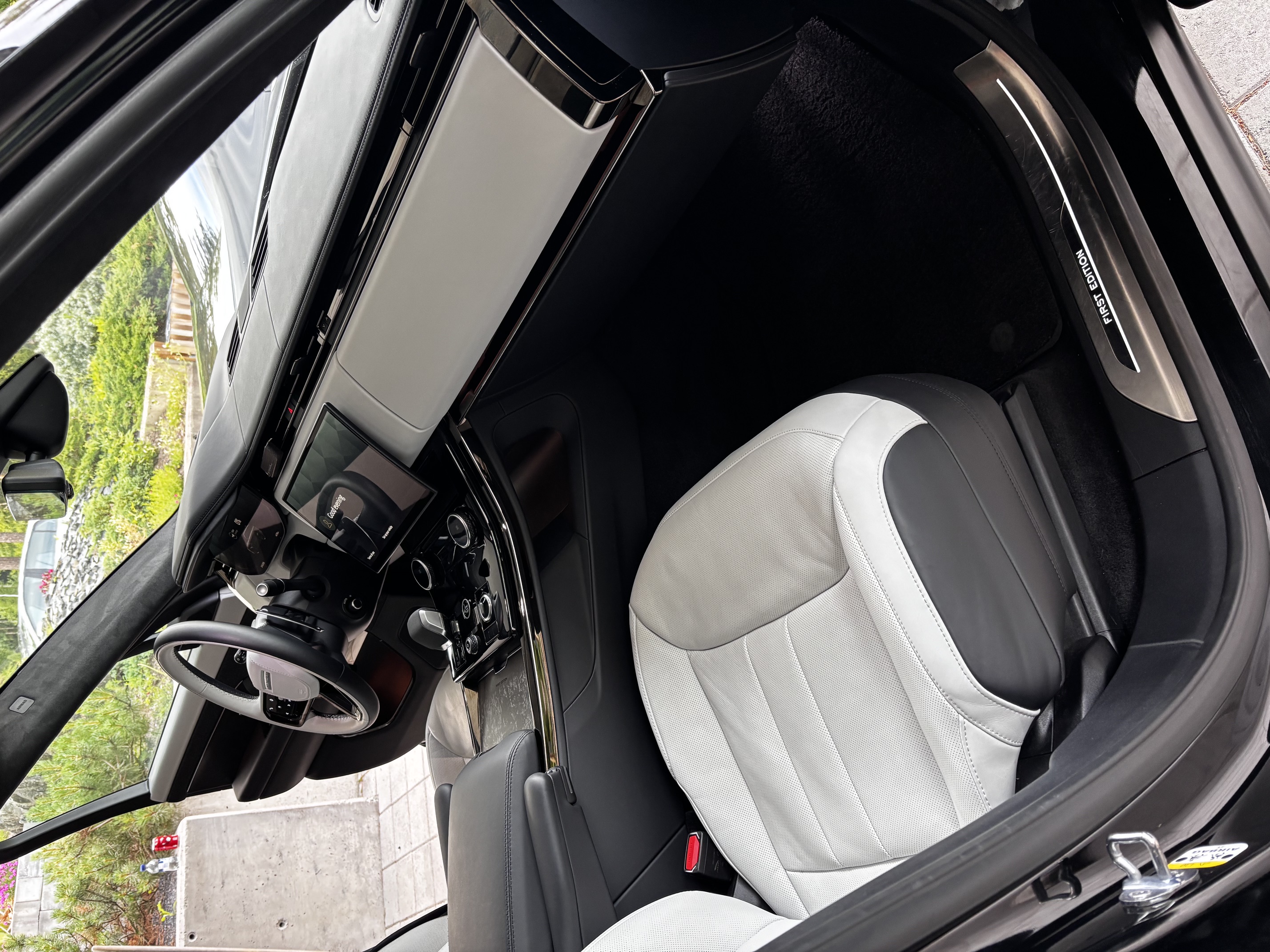 Range Rover Sportin ohjaamo sisäpesun jälkeen