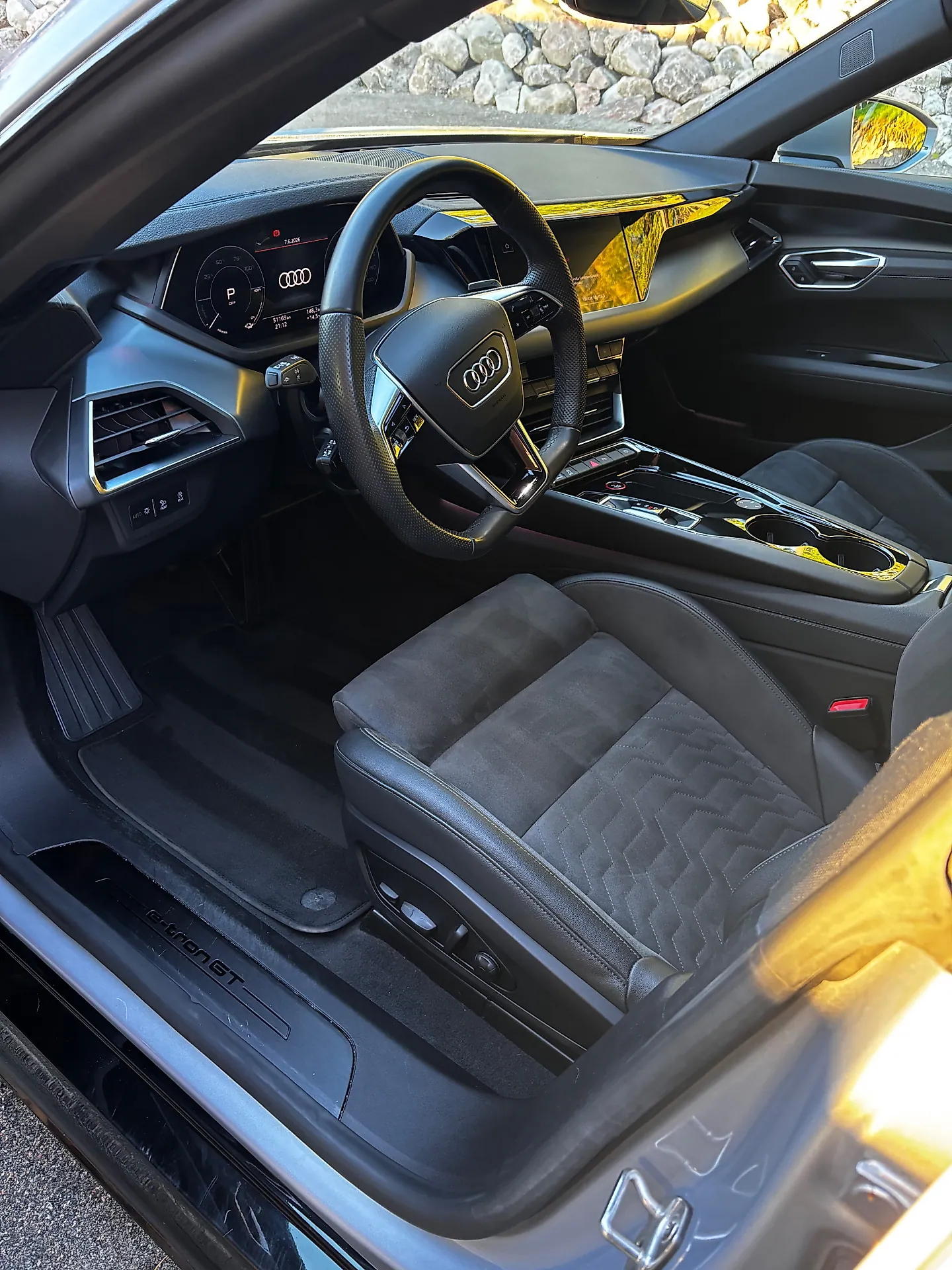 Audi e-tron GT:n ohjaamo sisäpesun jälkeen