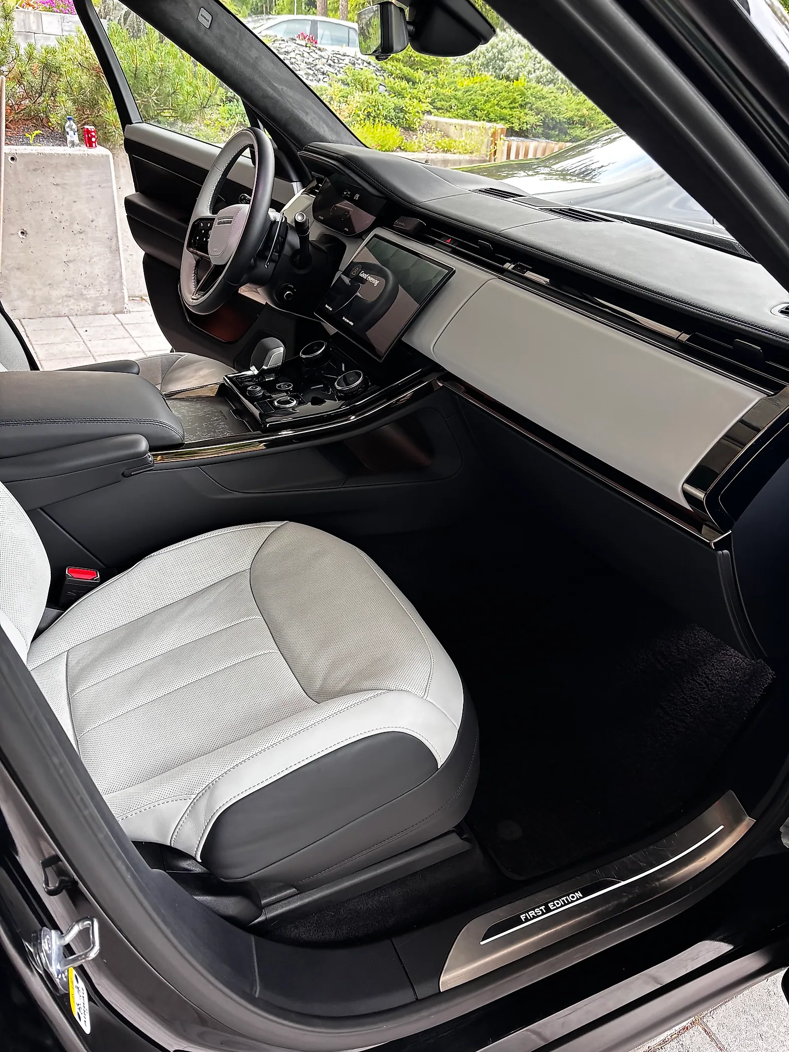 Range Rover Sportin ohjaamo sisäpesun jälkeen